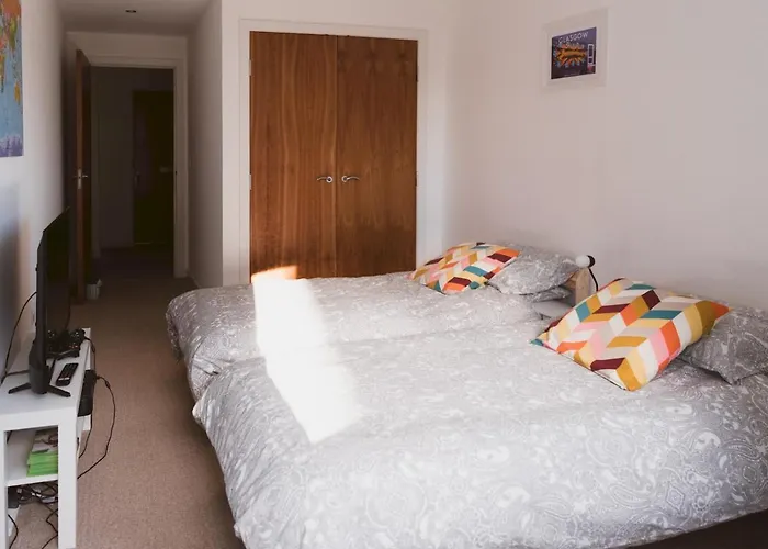 Pass The Keys Lovely 2-Bed Flat Glasgow Harbour Free Parking